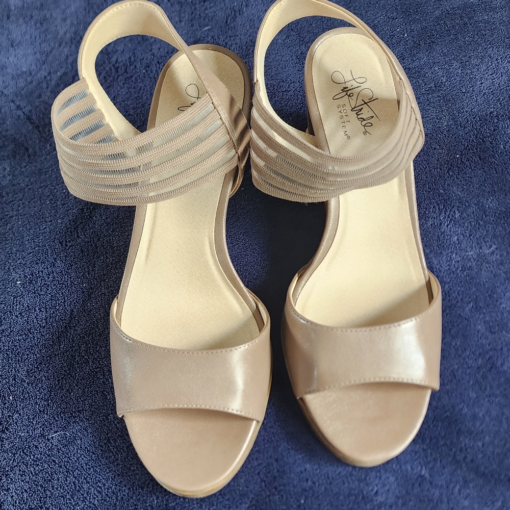 Life Stride Women's Tan Sandals